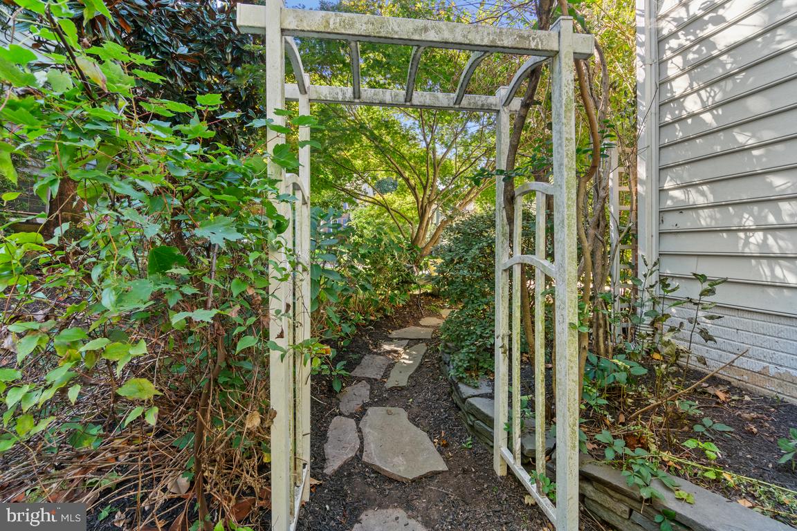 LOWES ISLAND - Residential