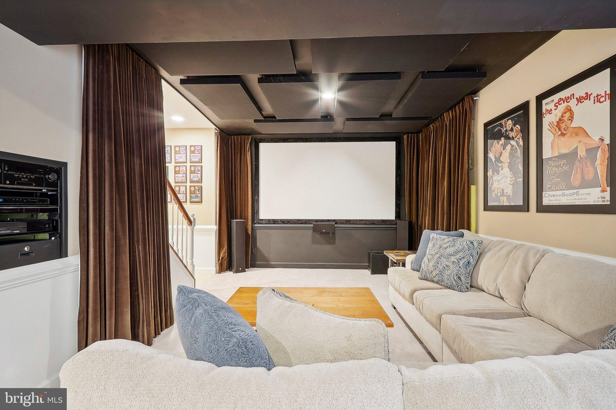 LOWES ISLAND - Residential