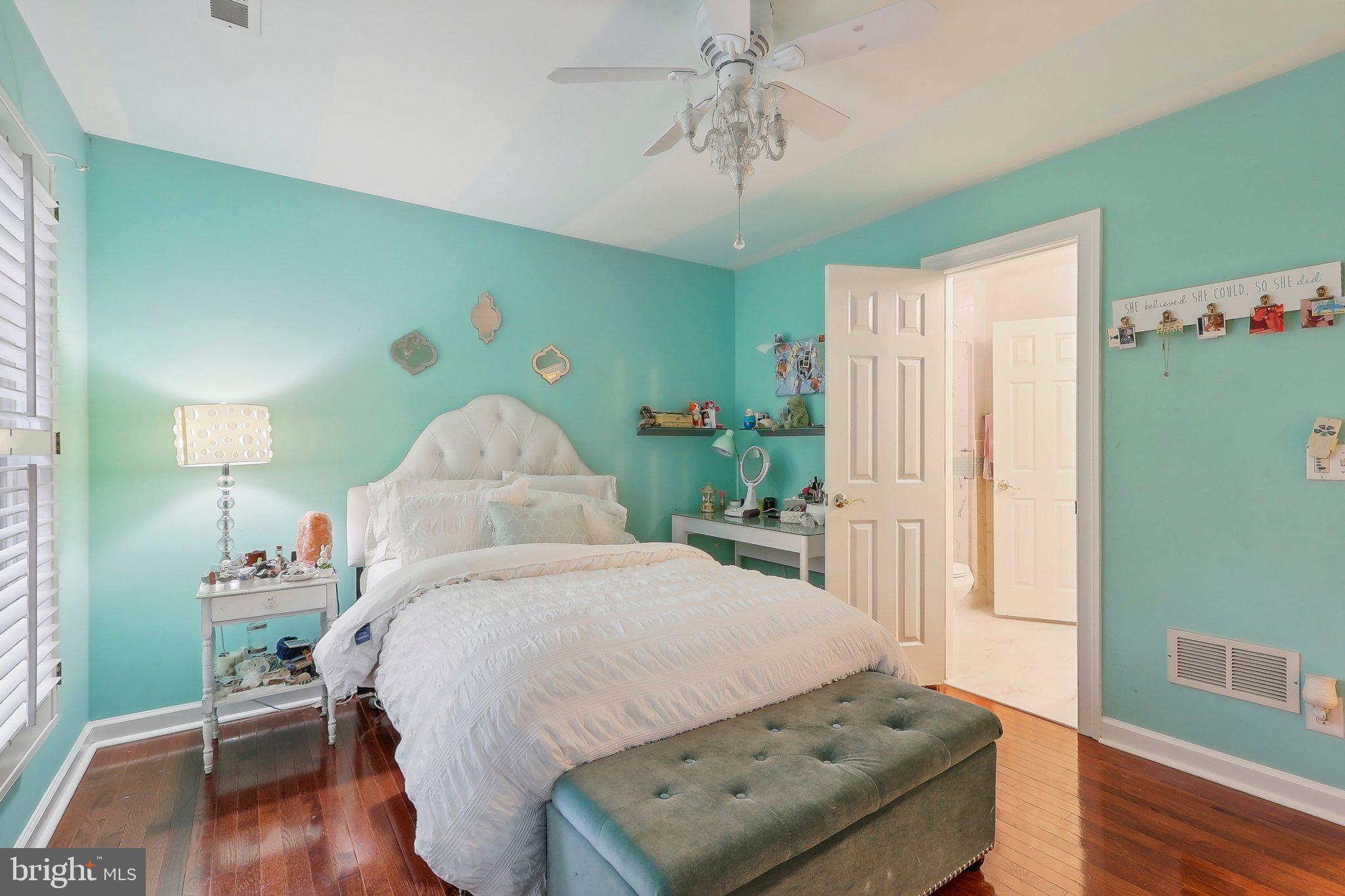 LOWES ISLAND - Residential