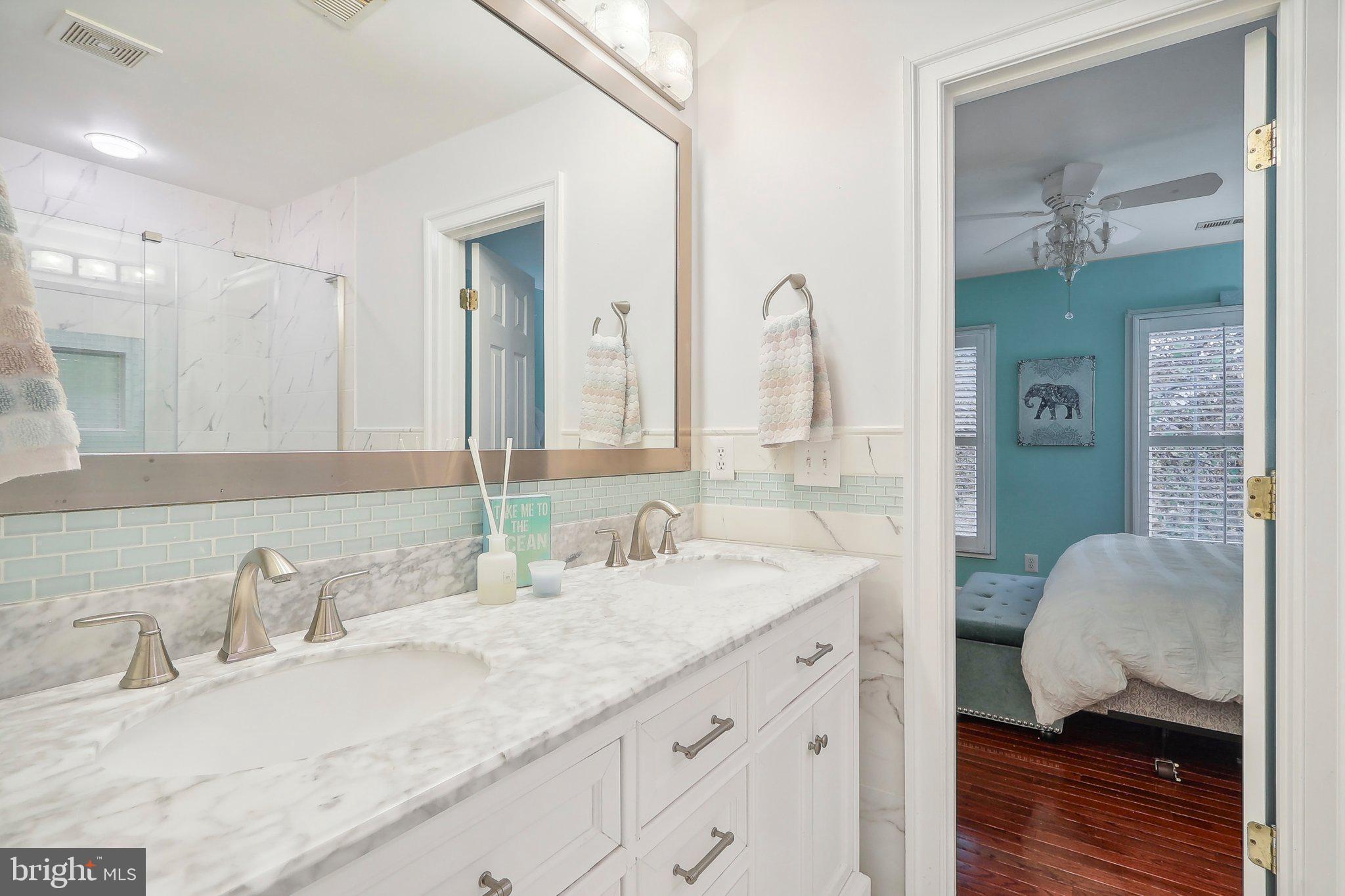 LOWES ISLAND - Residential