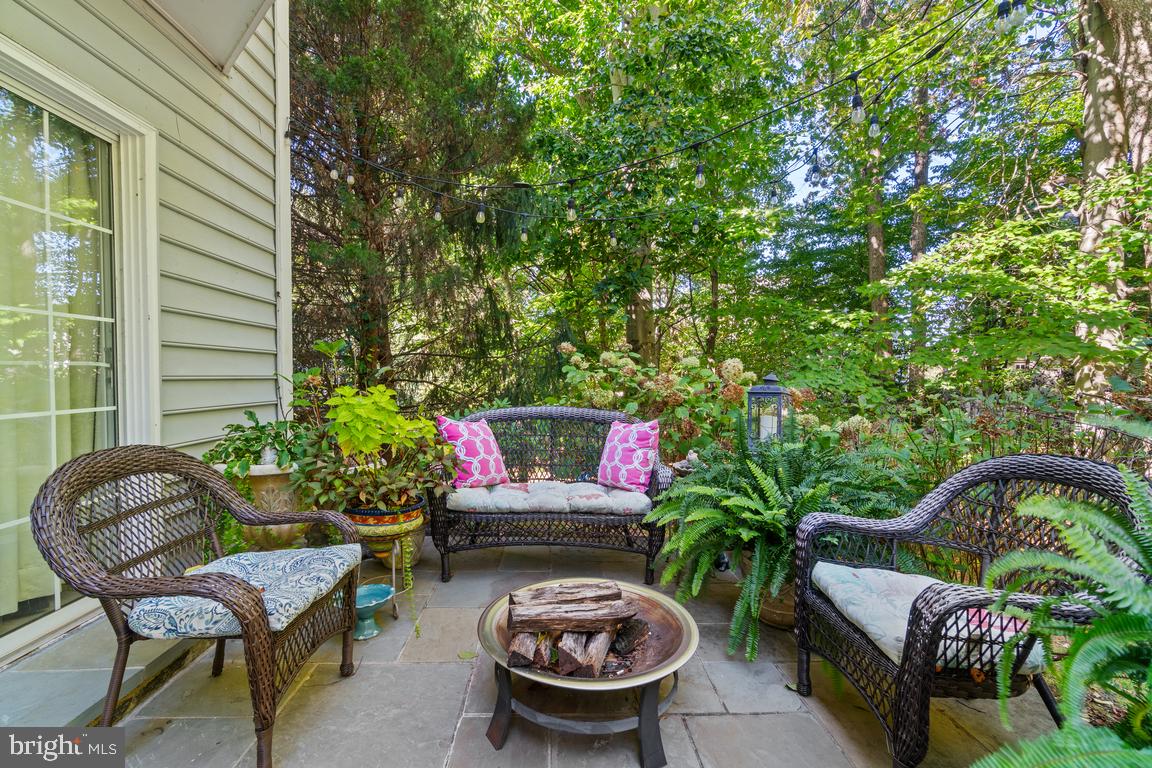 LOWES ISLAND - Residential