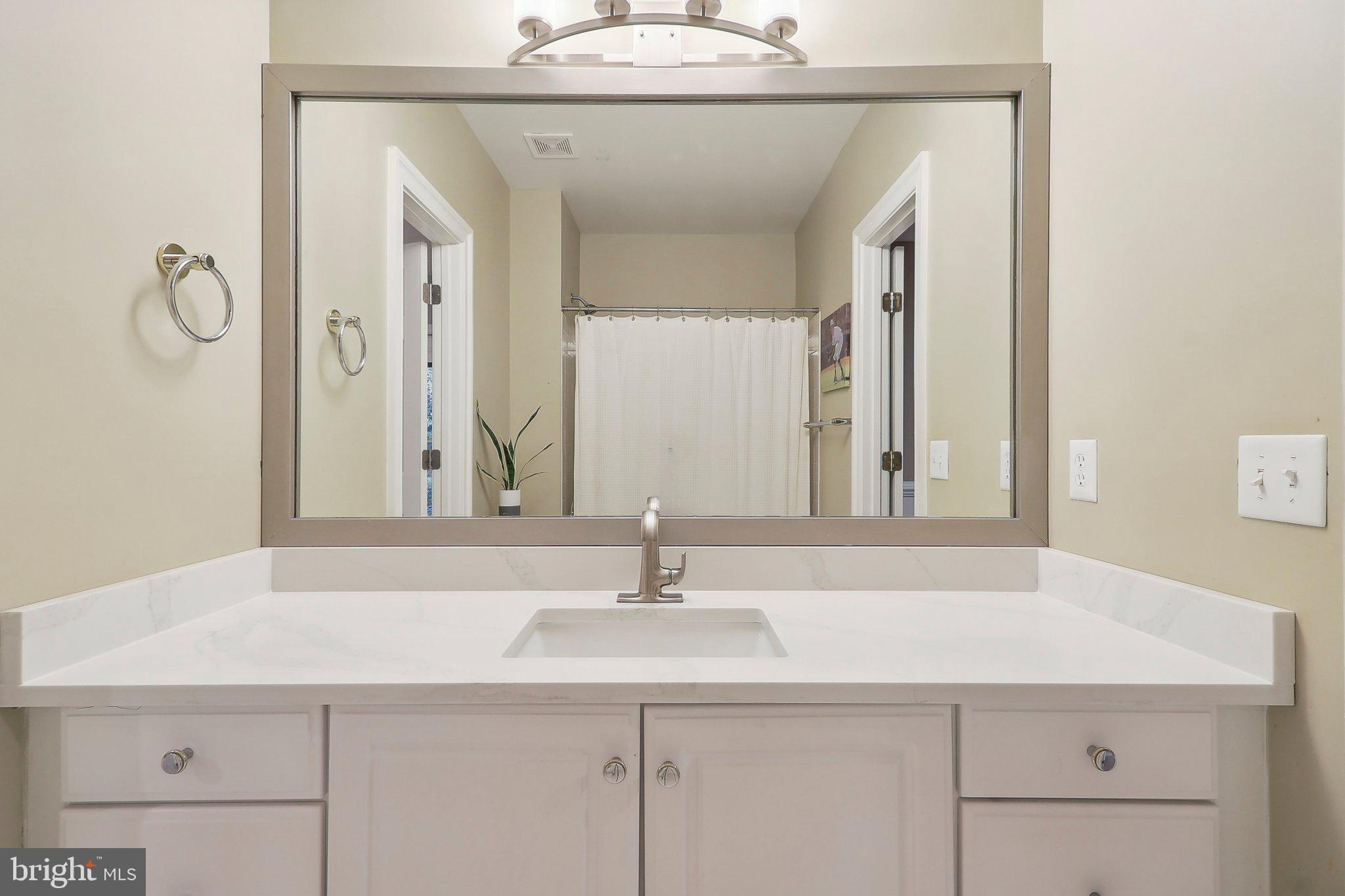 LOWES ISLAND - Residential