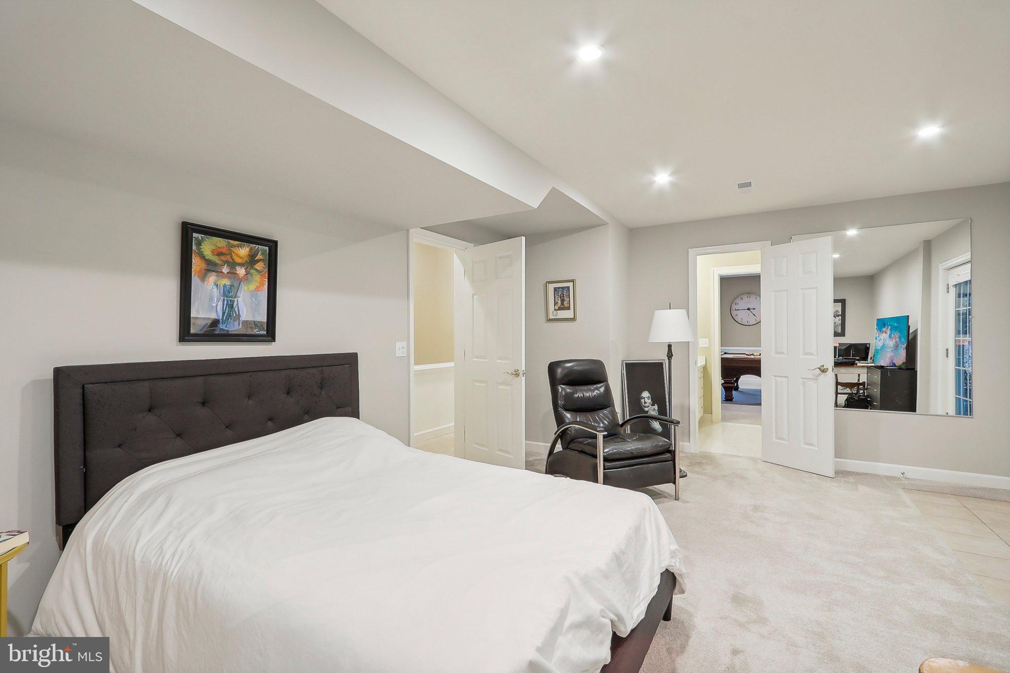 LOWES ISLAND - Residential