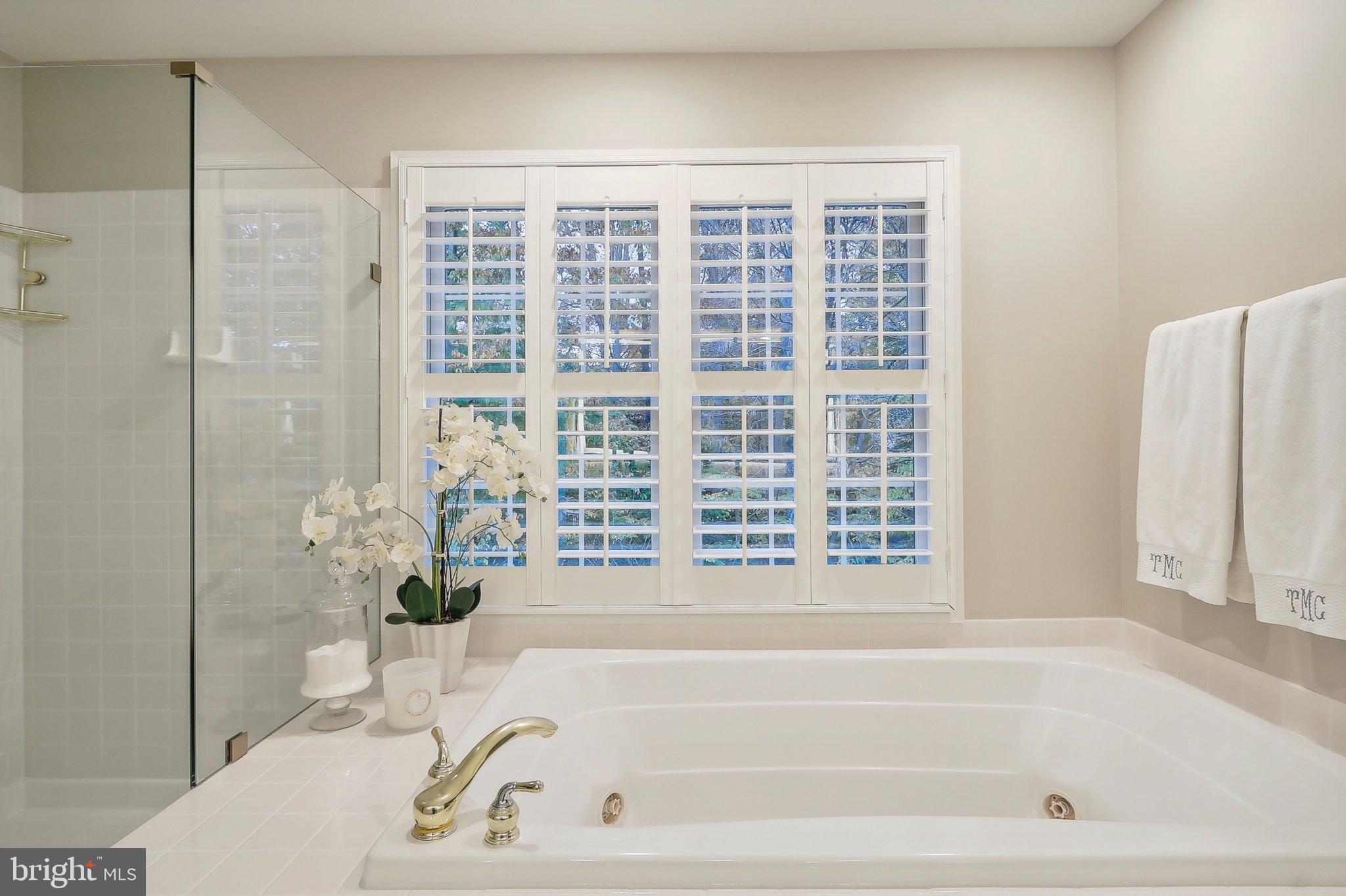 LOWES ISLAND - Residential