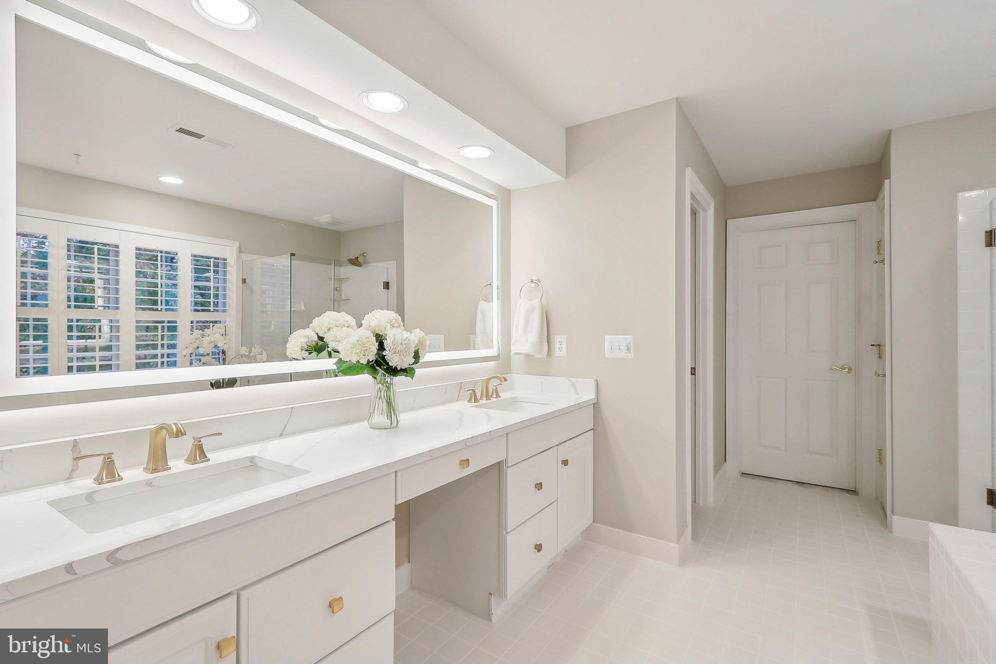 LOWES ISLAND - Residential