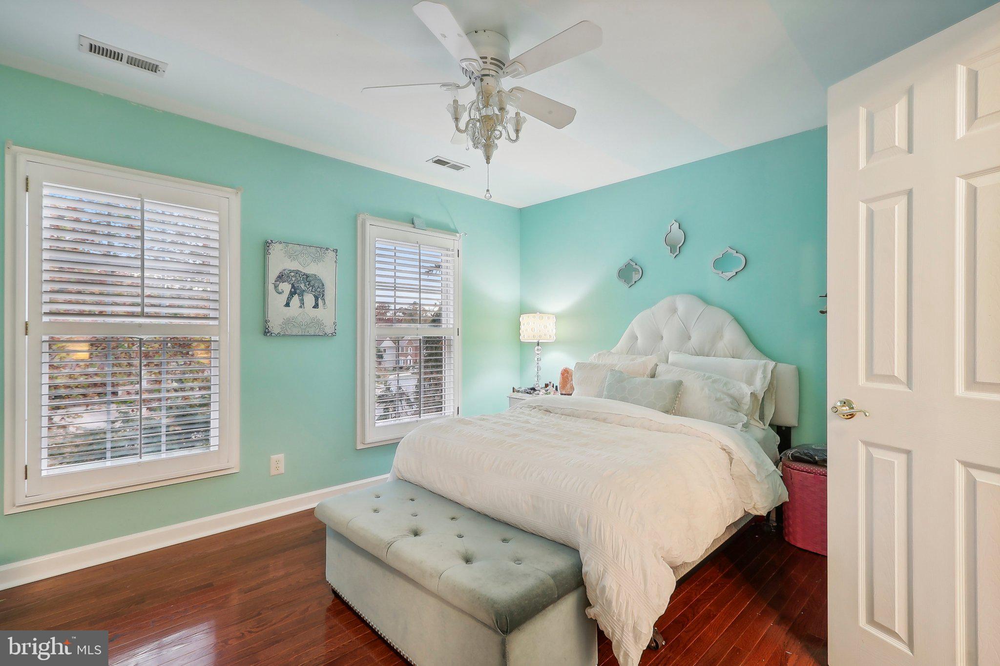 LOWES ISLAND - Residential