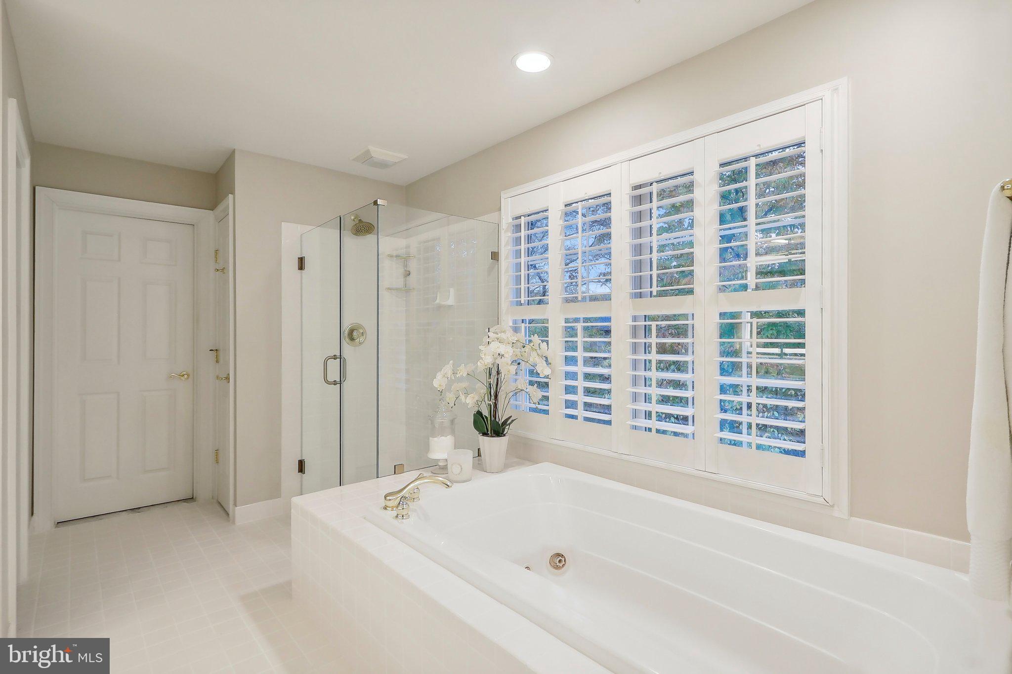 LOWES ISLAND - Residential