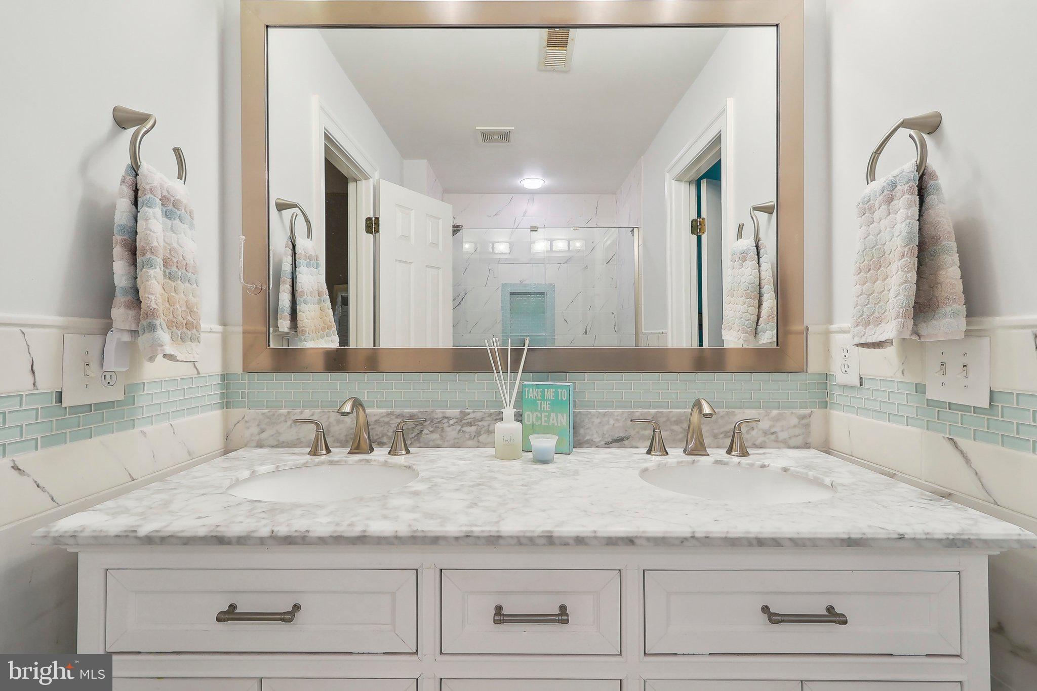 LOWES ISLAND - Residential