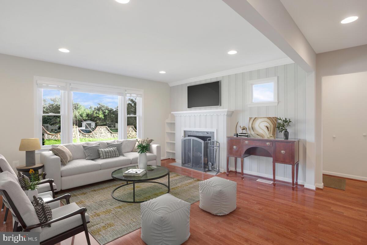 COLONIAL DRIVE - Residential