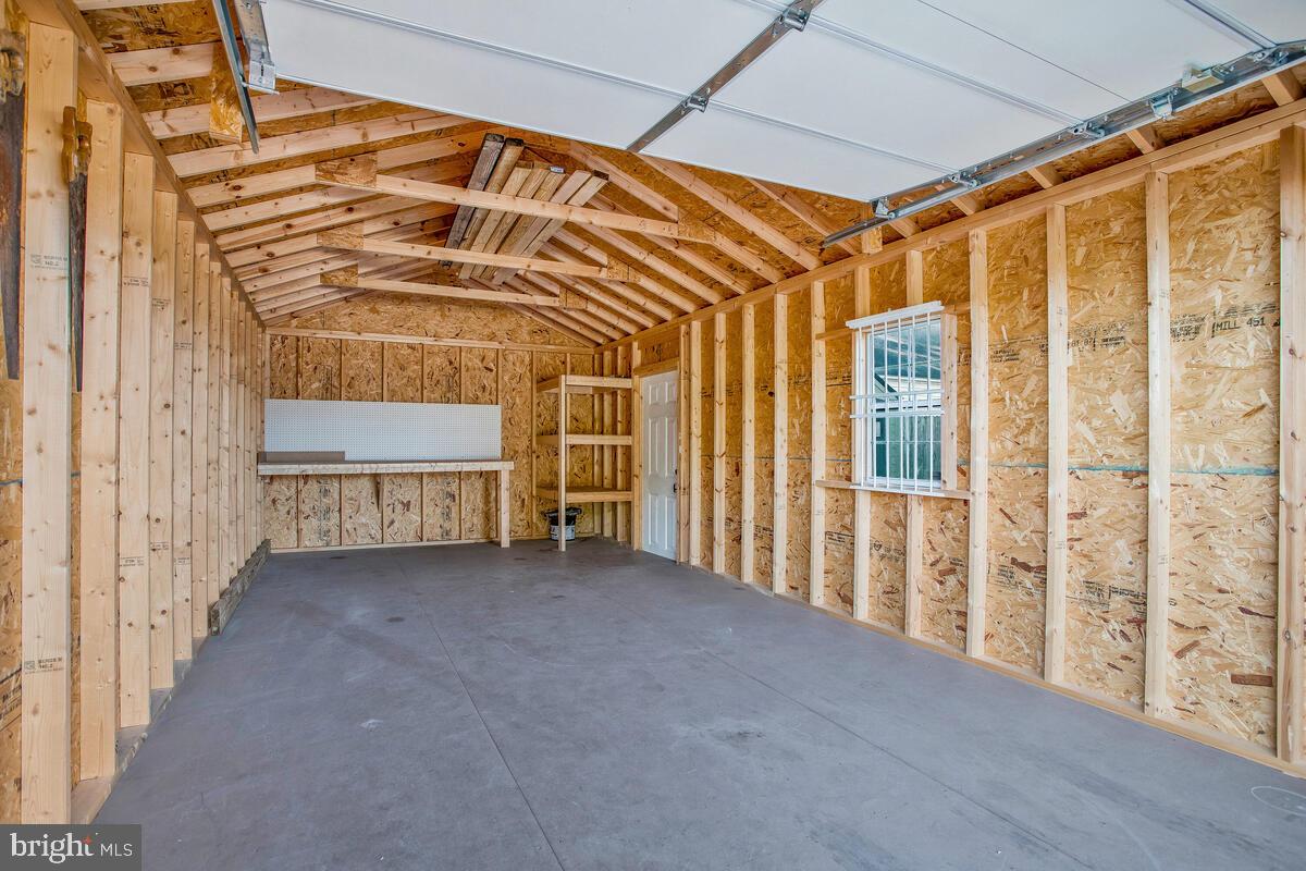 COLONIAL DRIVE - Residential