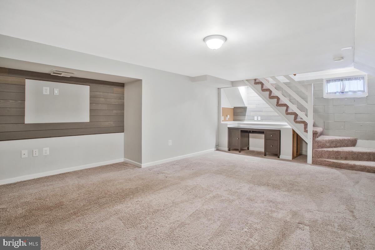 COLONIAL DRIVE - Residential