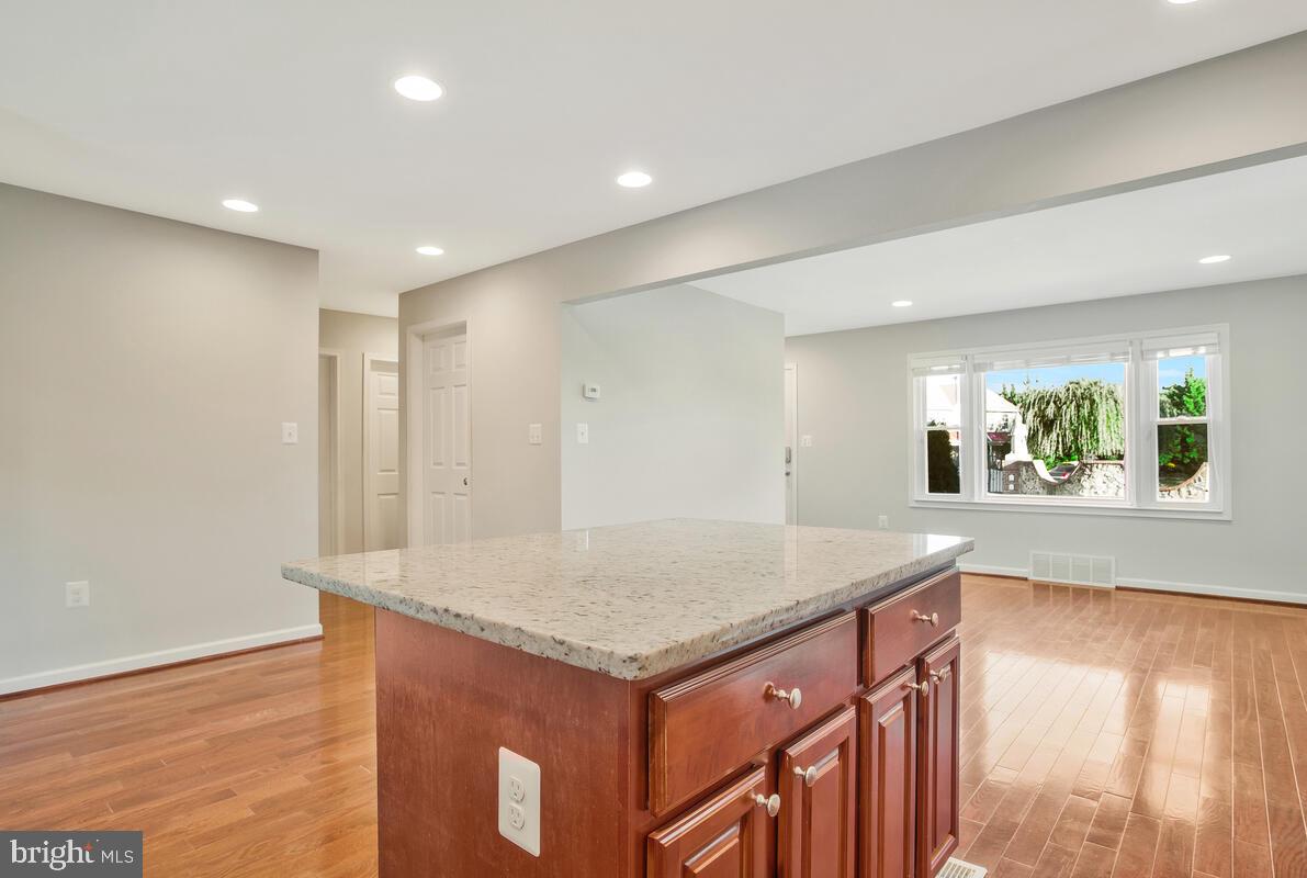 COLONIAL DRIVE - Residential