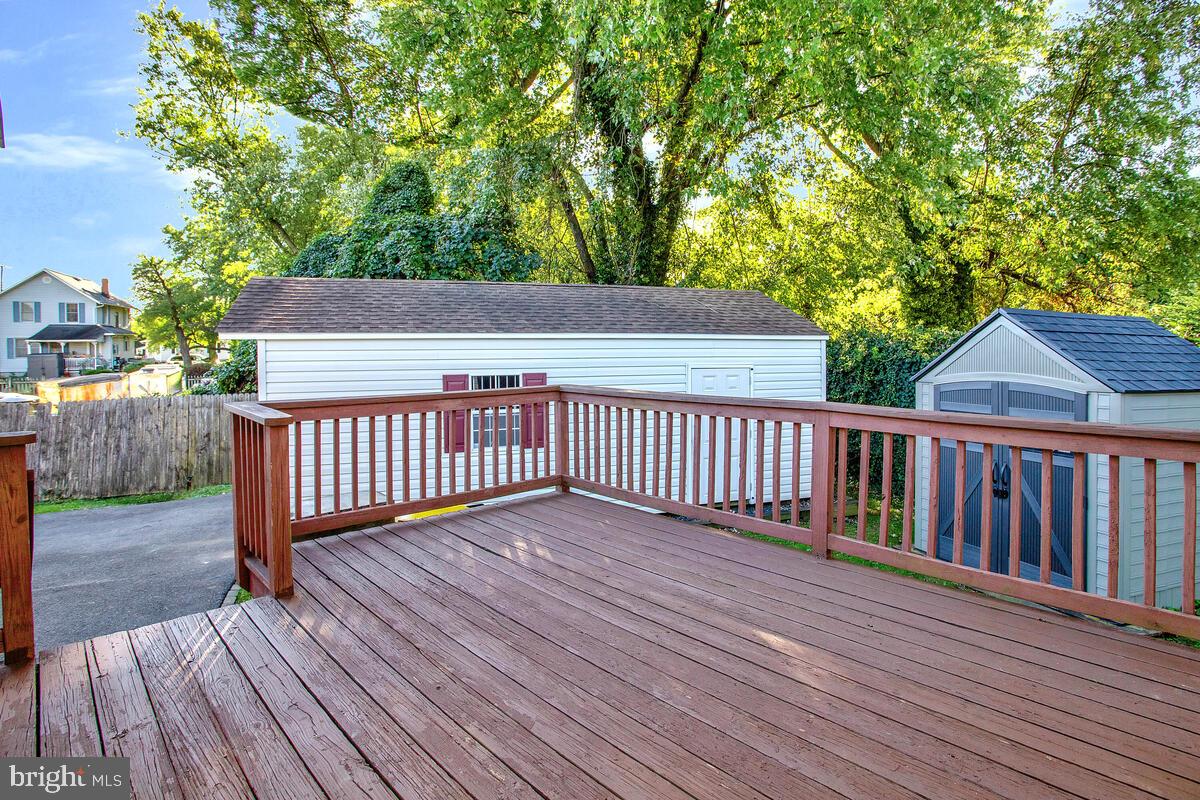 COLONIAL DRIVE - Residential