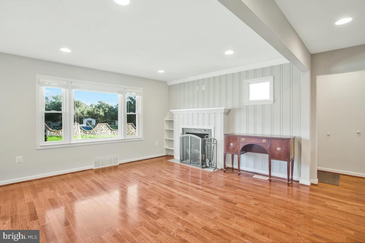 COLONIAL DRIVE - Residential