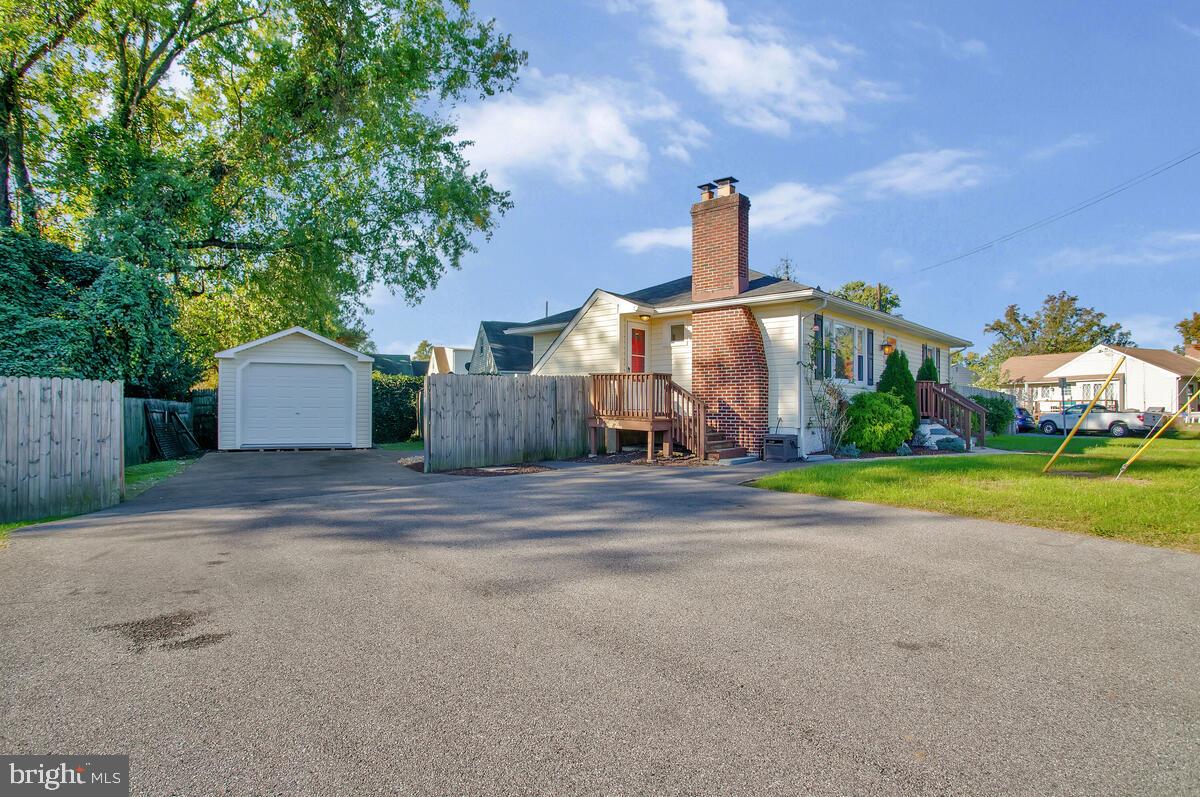 COLONIAL DRIVE - Residential