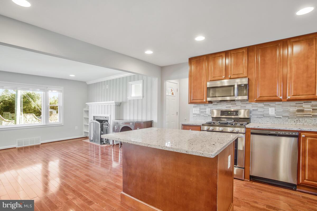 COLONIAL DRIVE - Residential