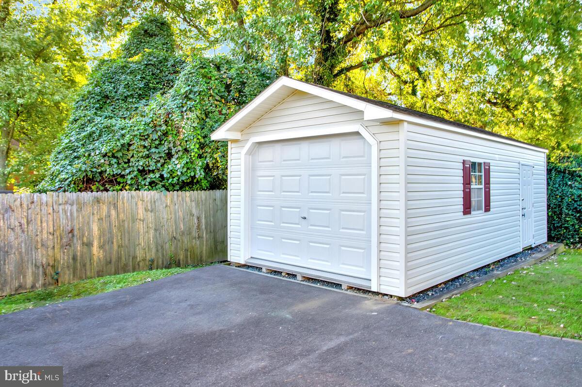 COLONIAL DRIVE - Residential