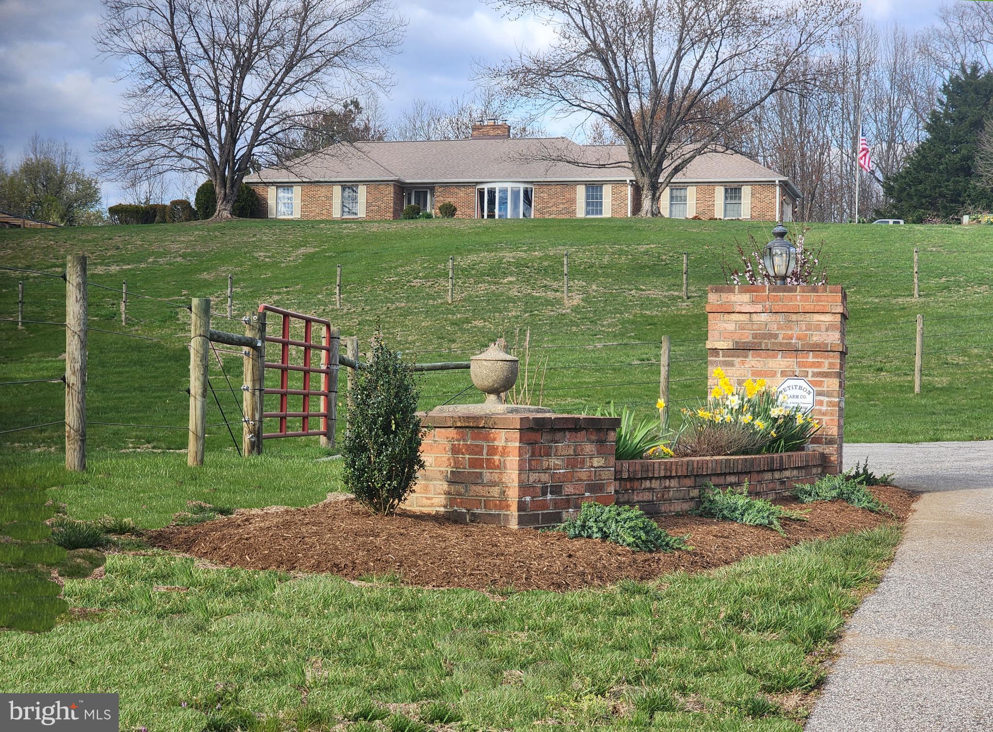 HOWARD MANOR - Residential