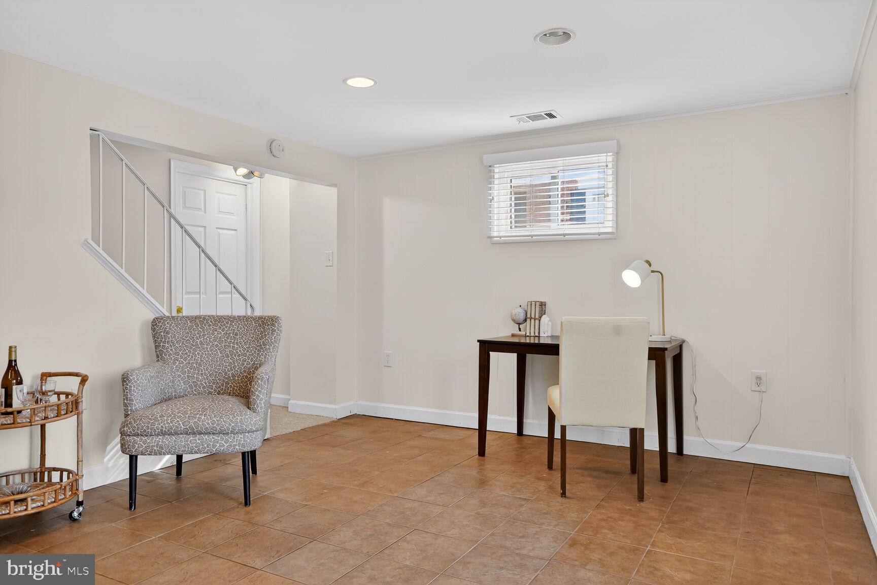 HERITAGE SQUARE - Residential Lease