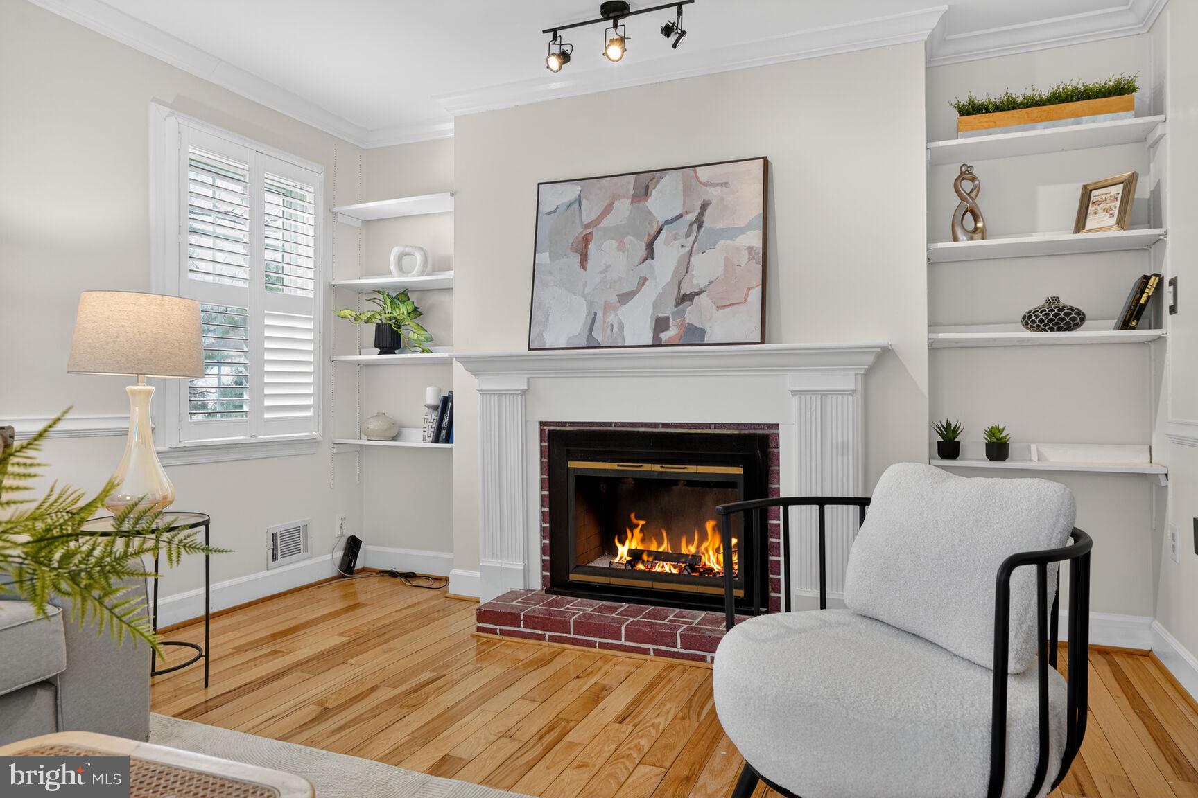 HERITAGE SQUARE - Residential Lease