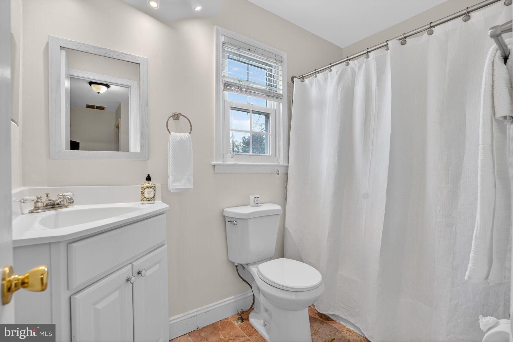 HERITAGE SQUARE - Residential Lease