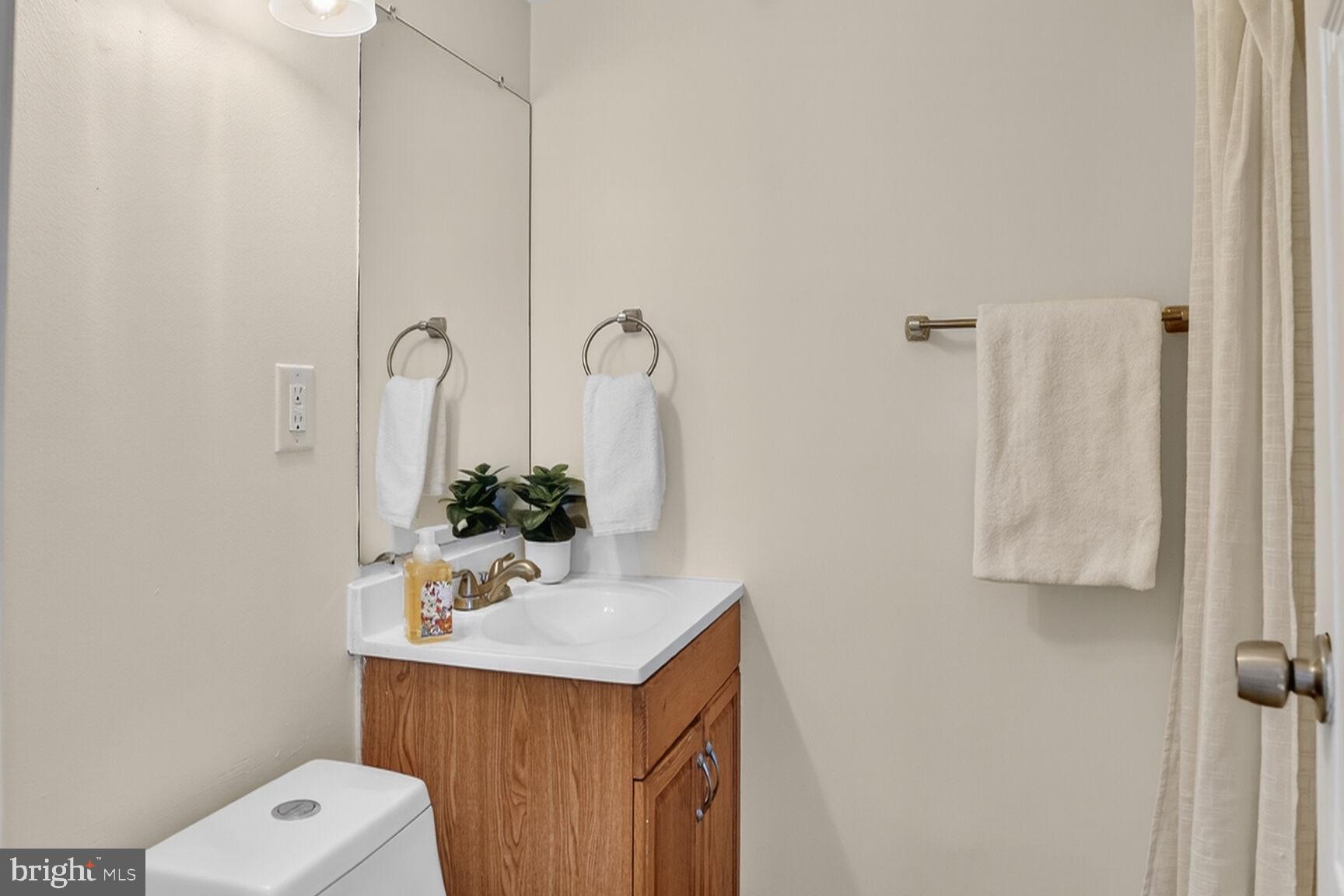 HERITAGE SQUARE - Residential Lease