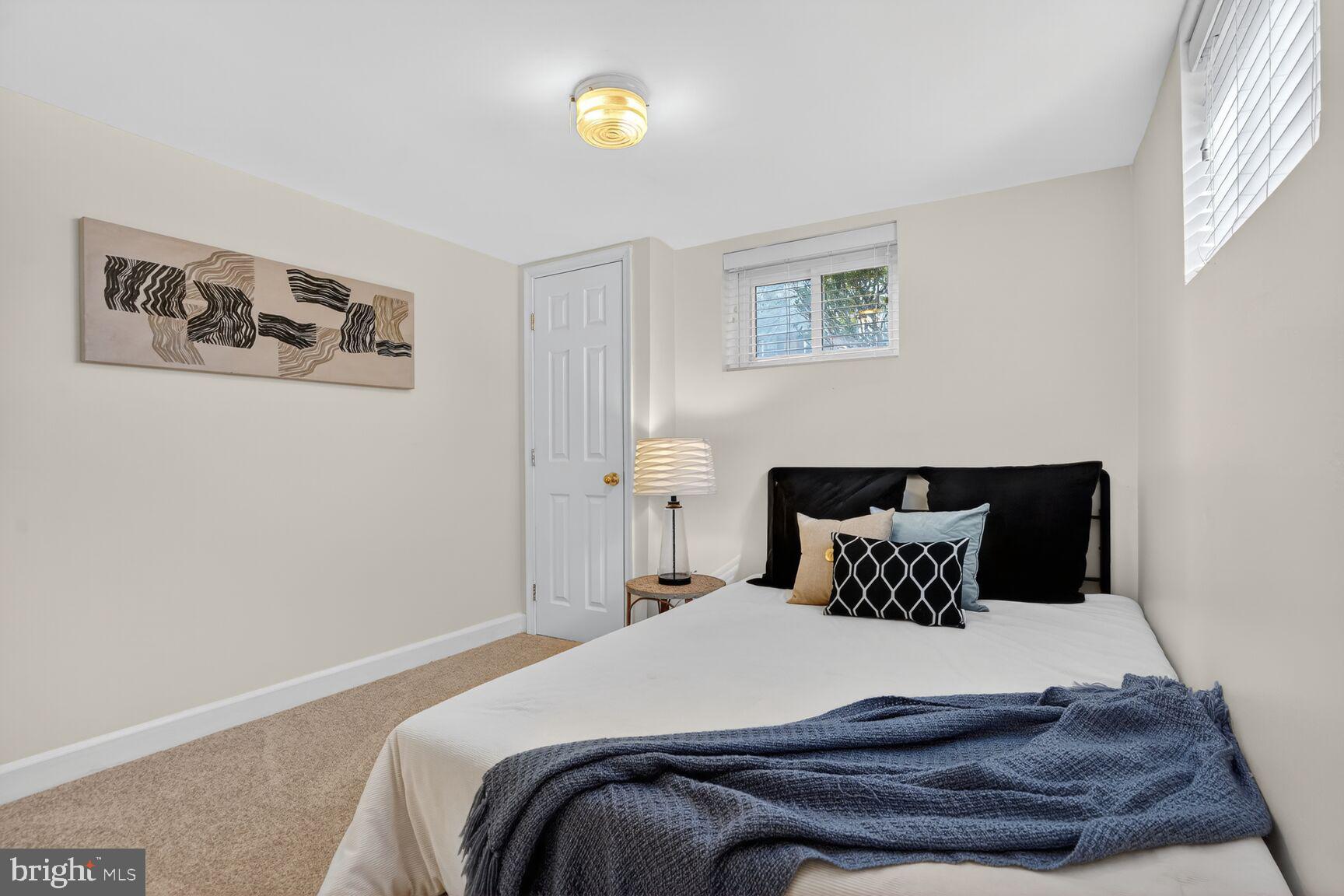 HERITAGE SQUARE - Residential Lease