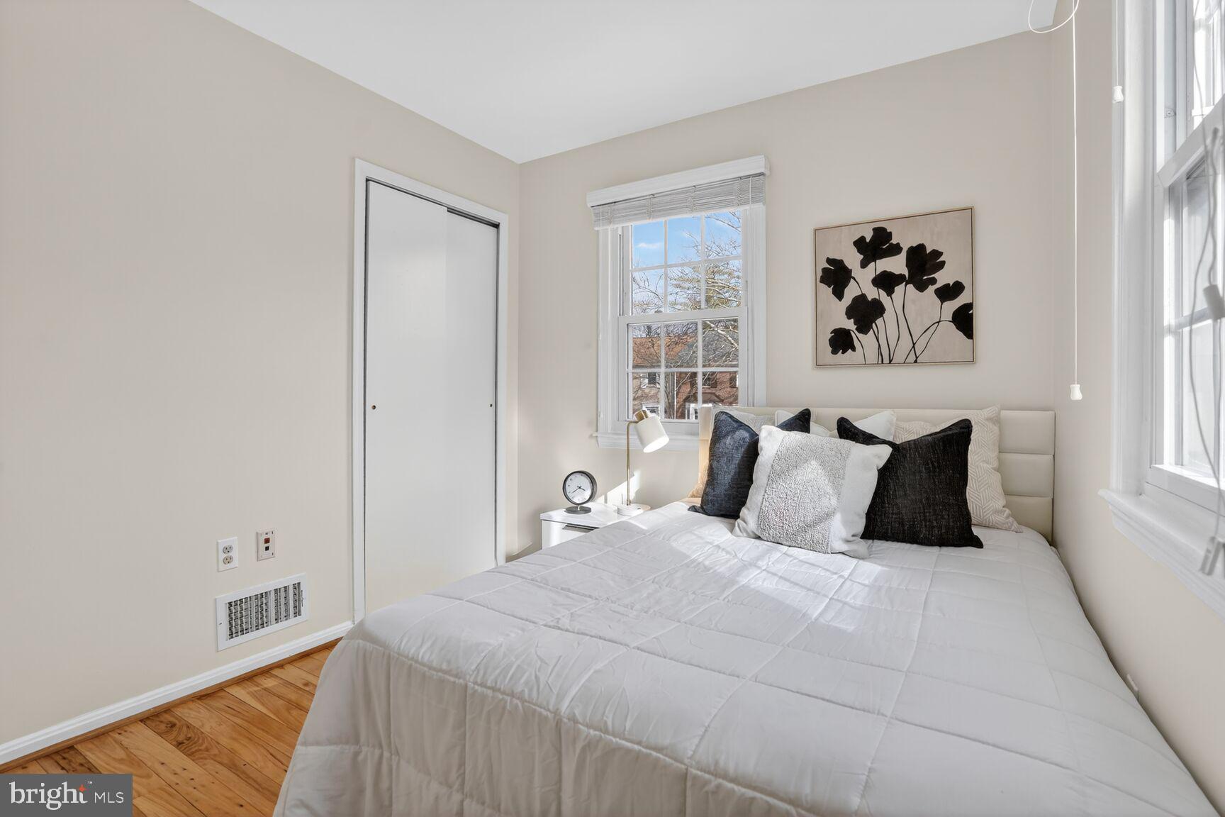 HERITAGE SQUARE - Residential Lease