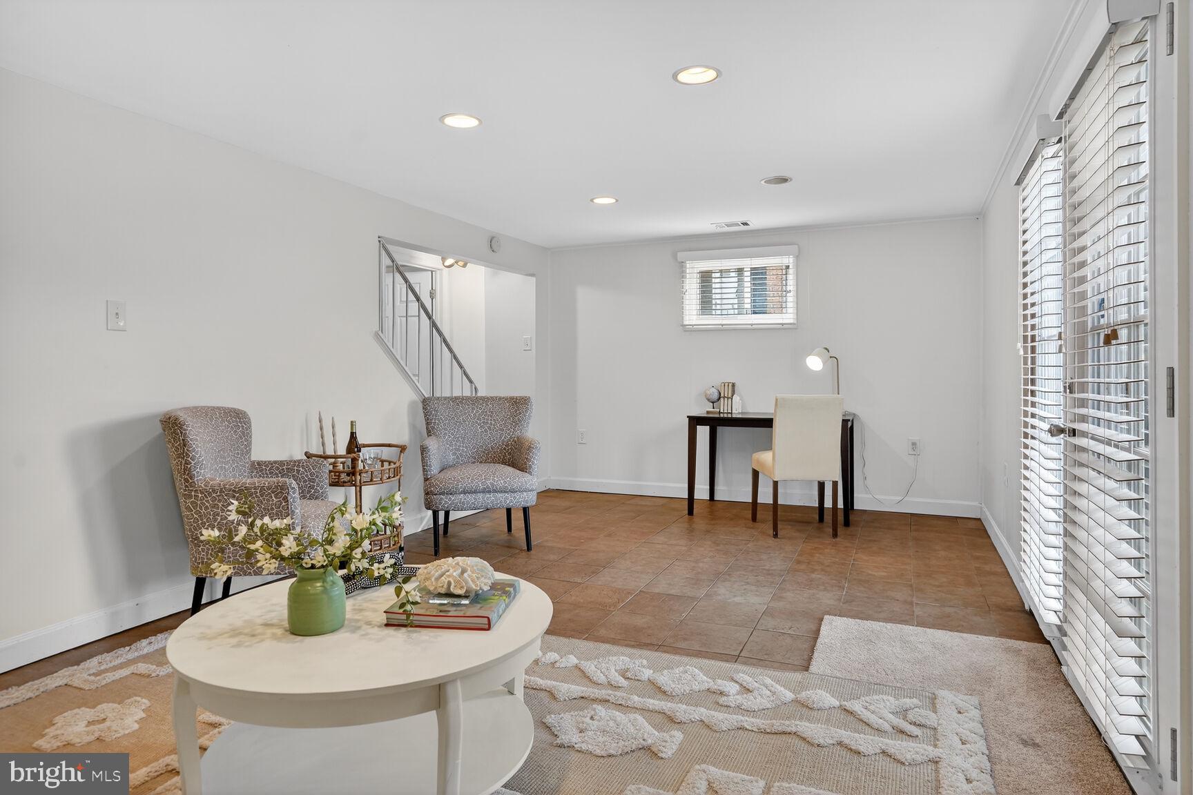 HERITAGE SQUARE - Residential Lease