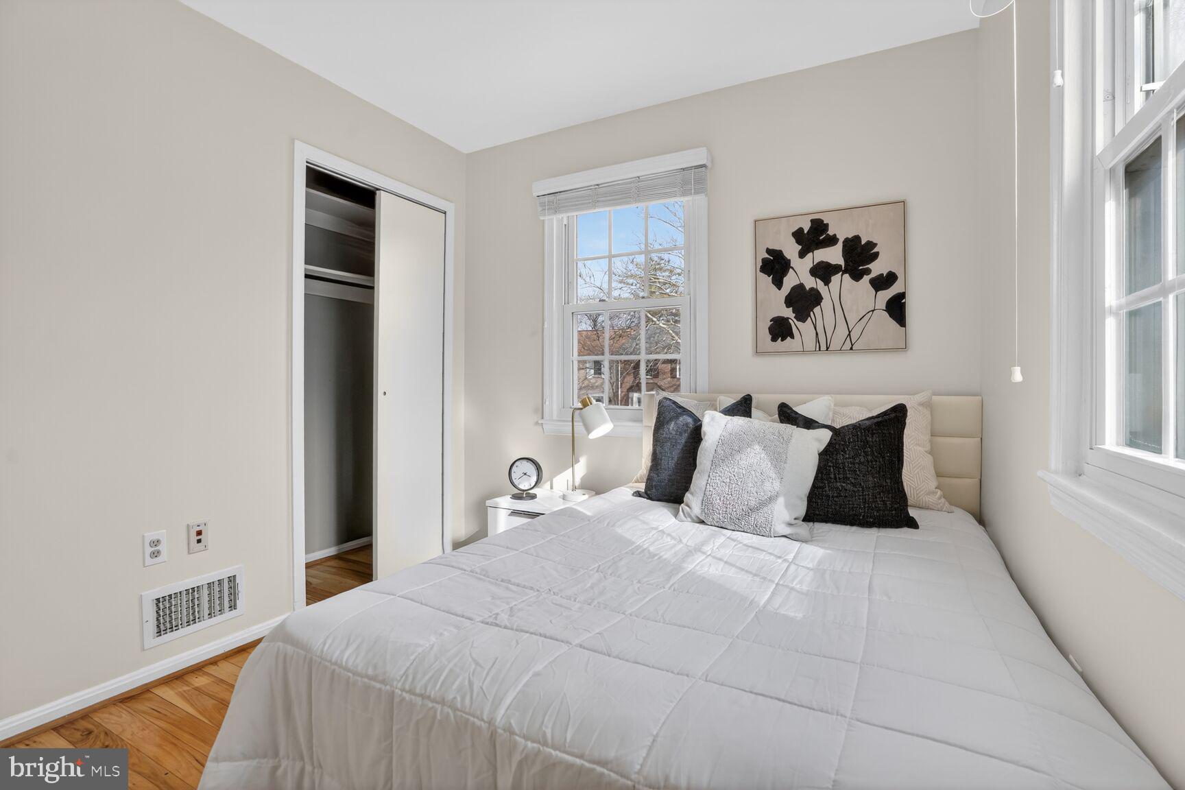 HERITAGE SQUARE - Residential Lease