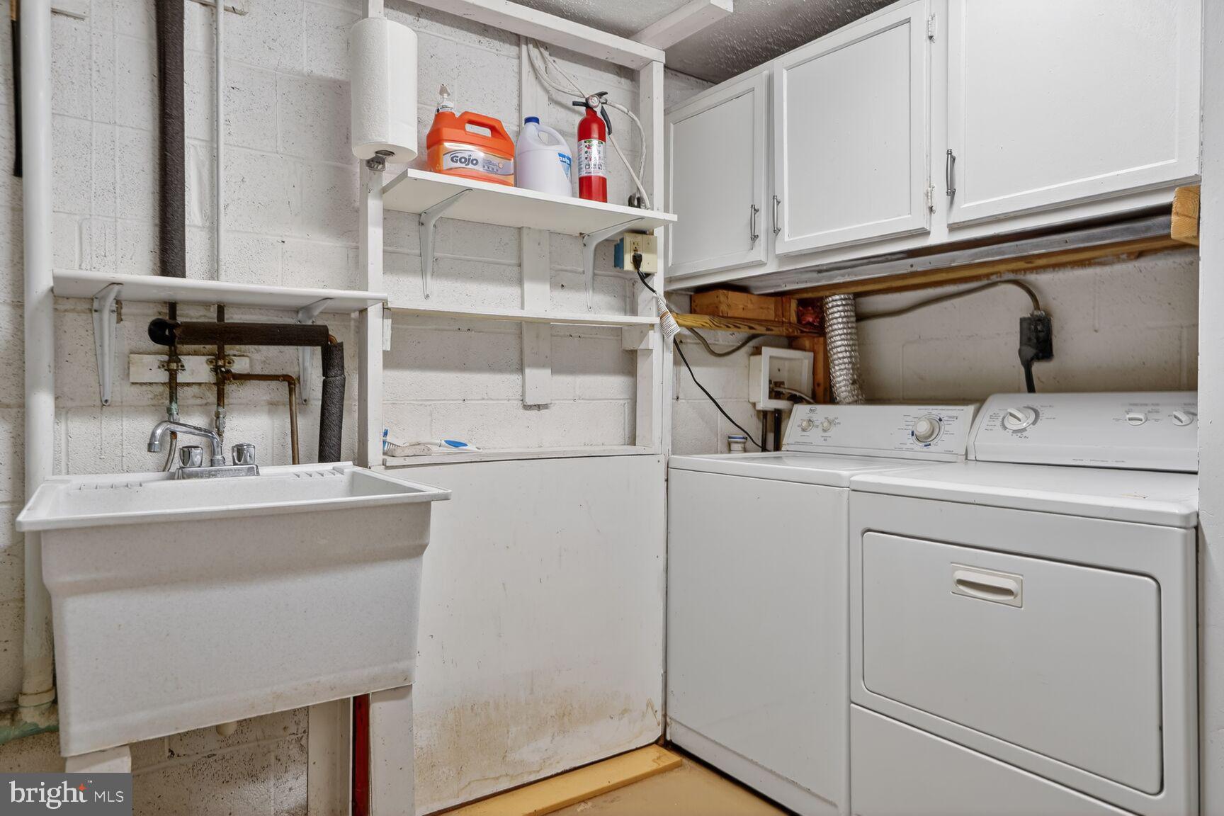 HERITAGE SQUARE - Residential Lease