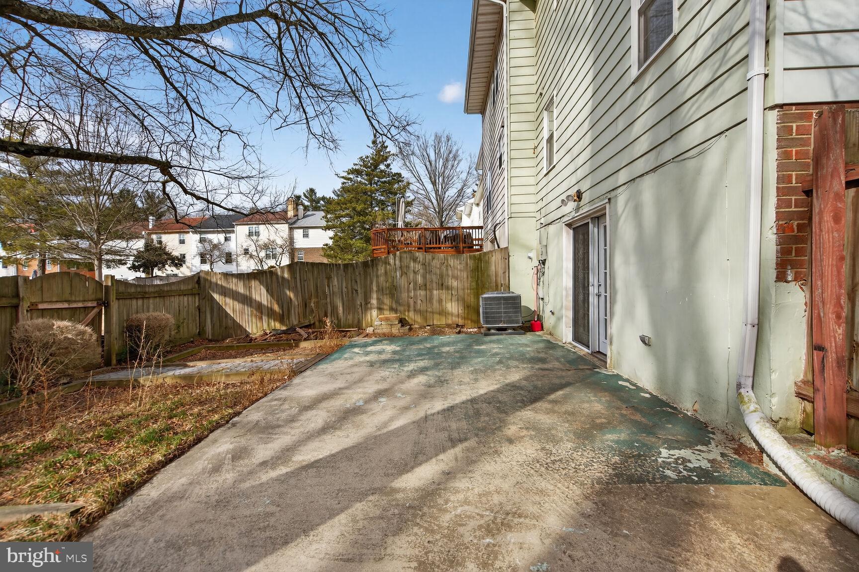 HERITAGE SQUARE - Residential Lease