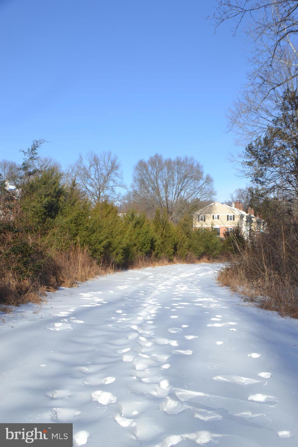 HERITAGE SQUARE - Residential Lease