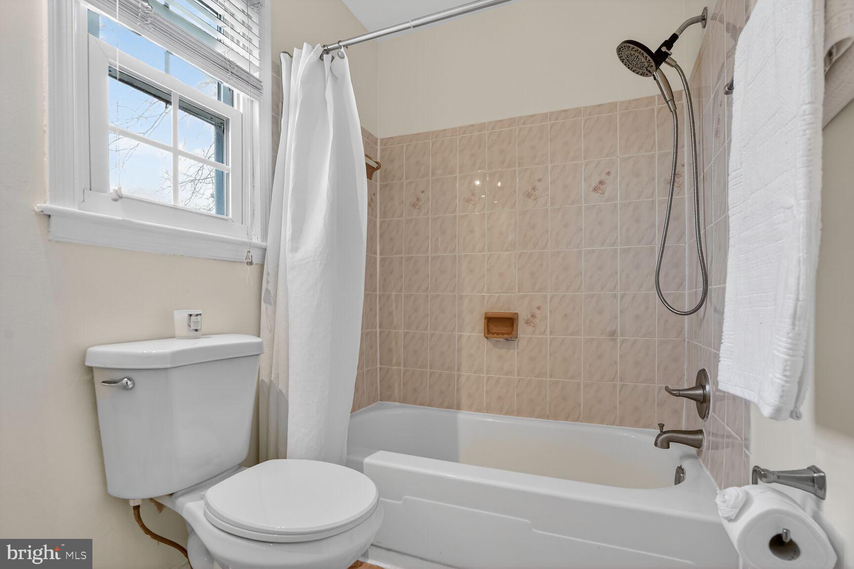 HERITAGE SQUARE - Residential Lease