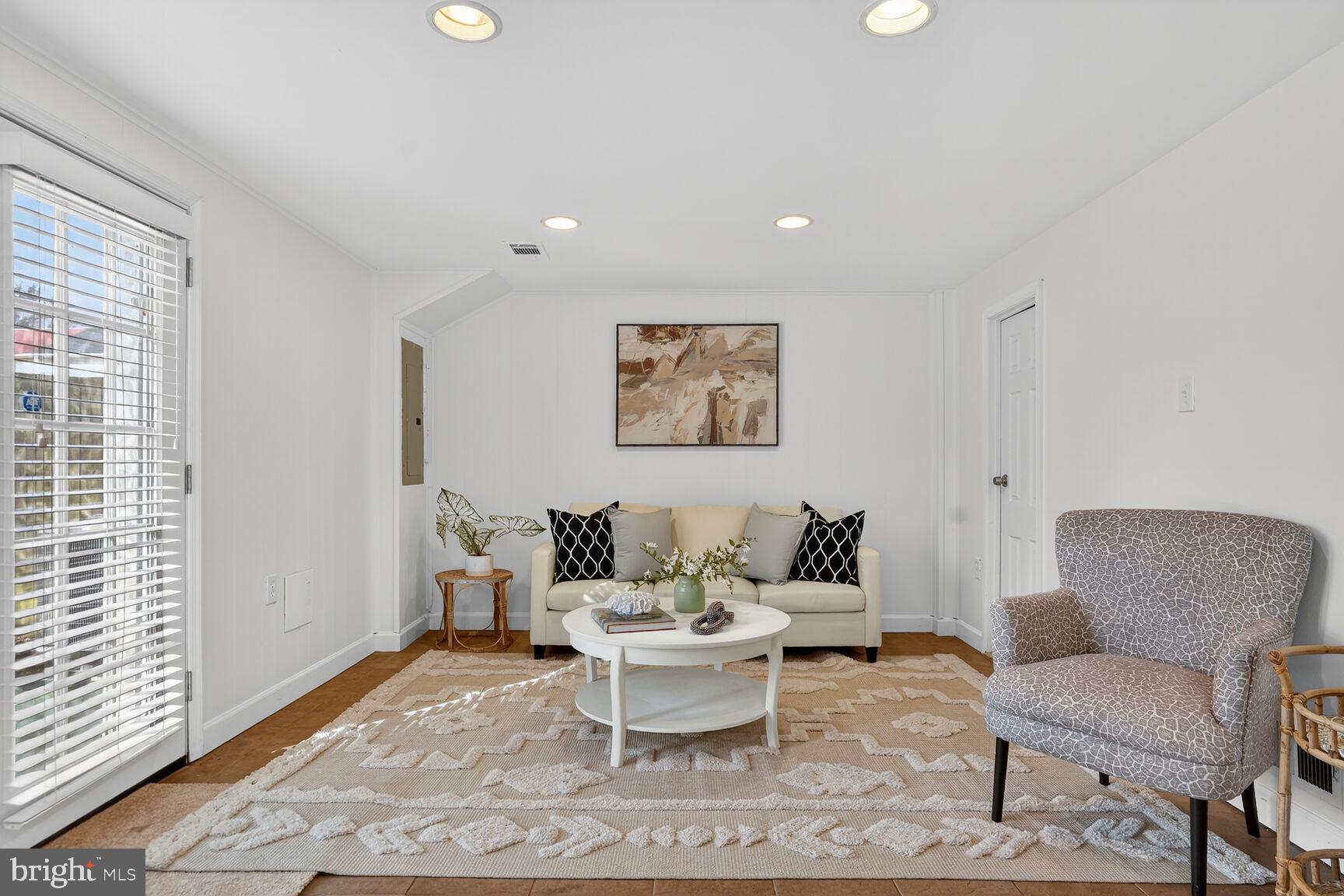 HERITAGE SQUARE - Residential Lease