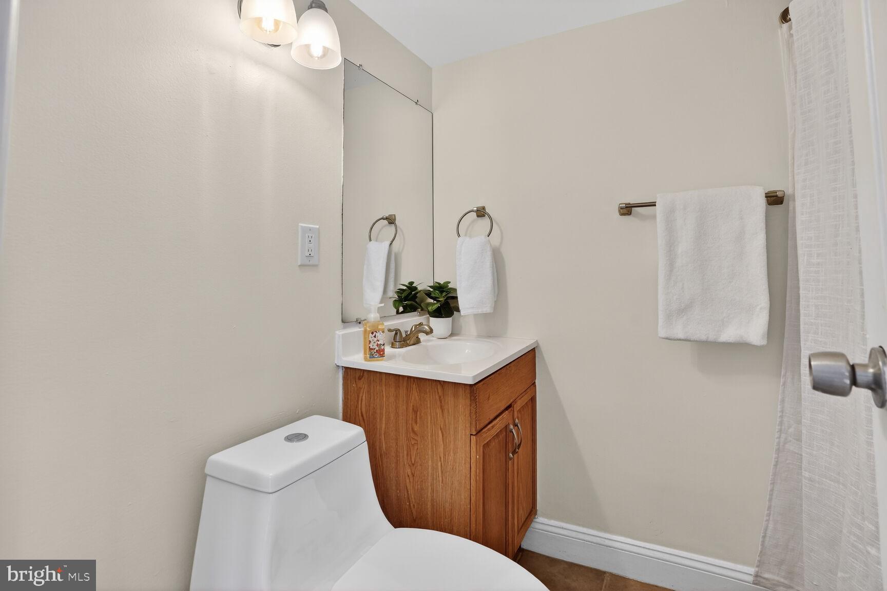 HERITAGE SQUARE - Residential Lease