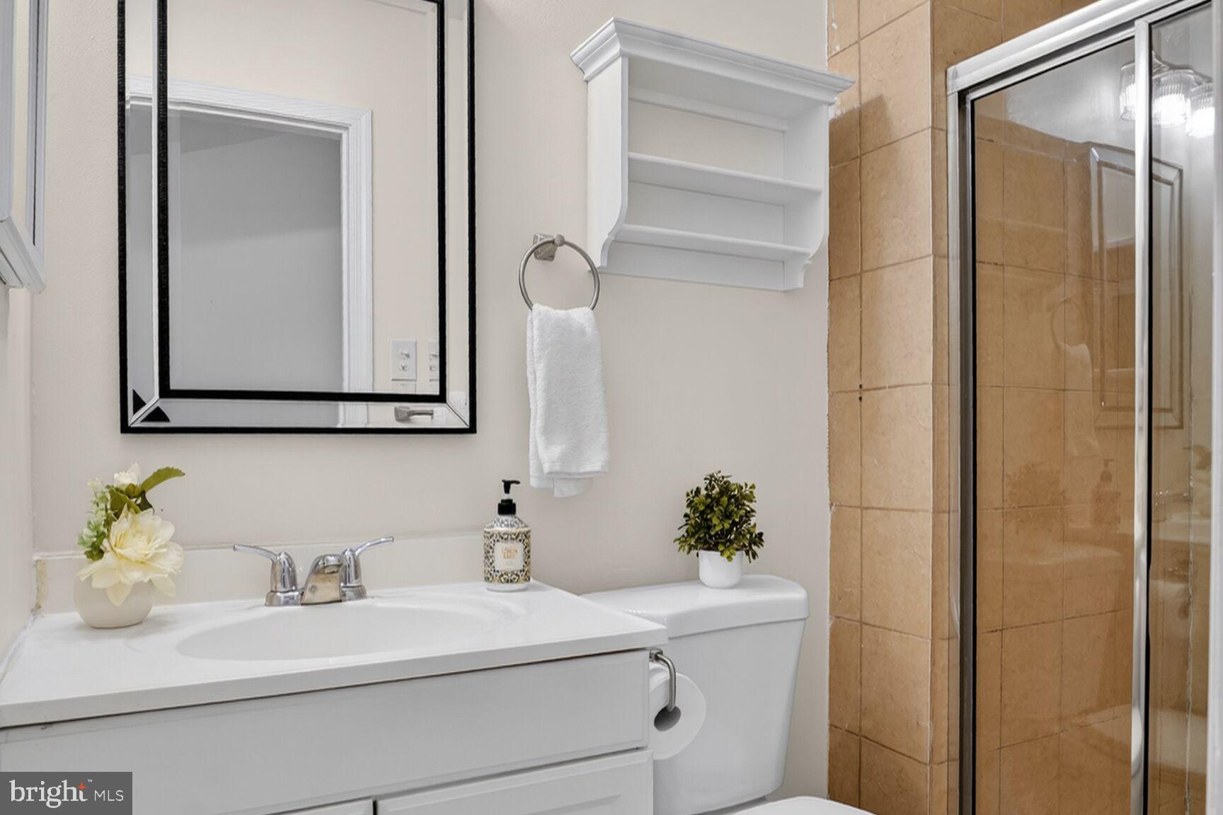 HERITAGE SQUARE - Residential Lease