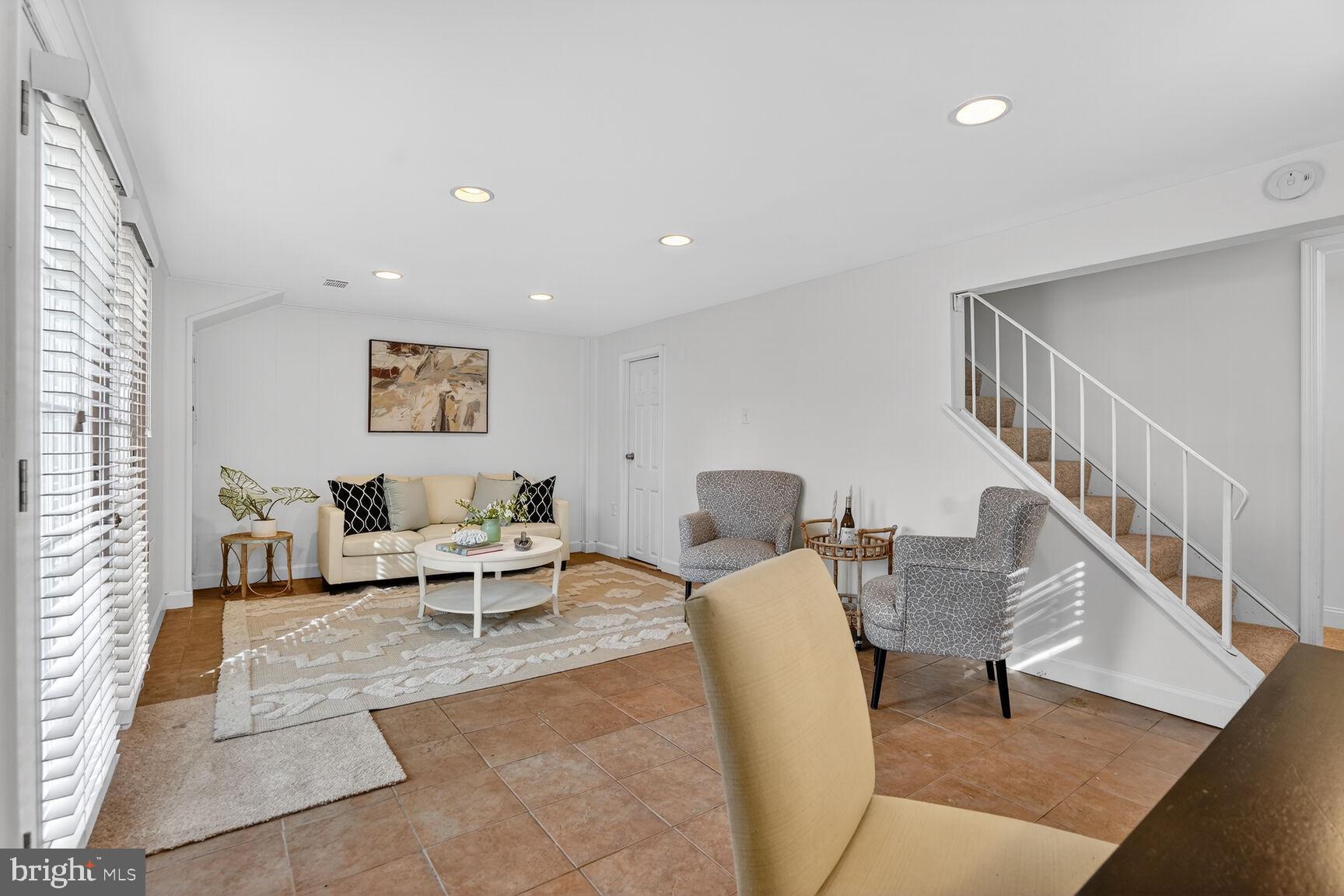 HERITAGE SQUARE - Residential Lease