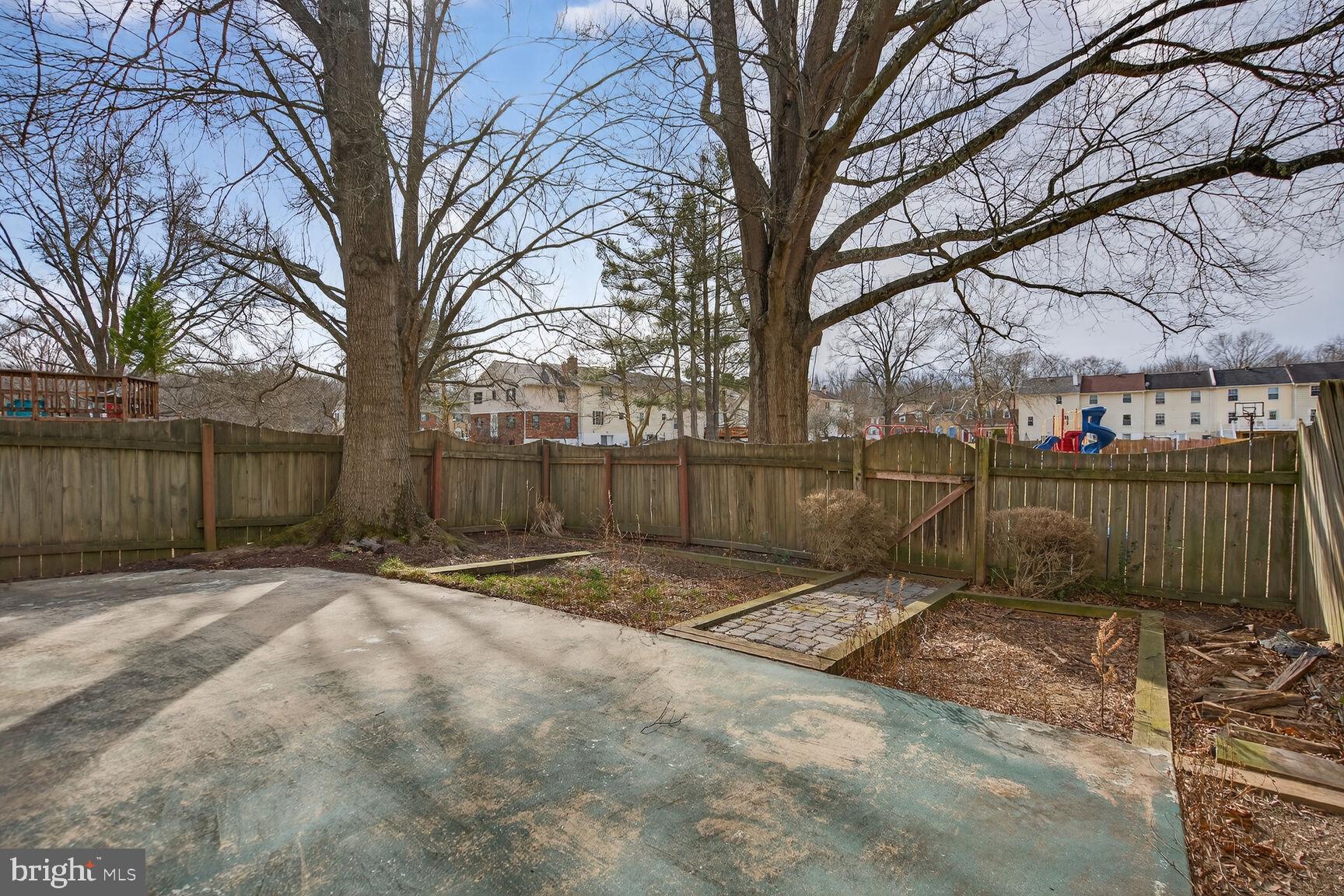 HERITAGE SQUARE - Residential Lease