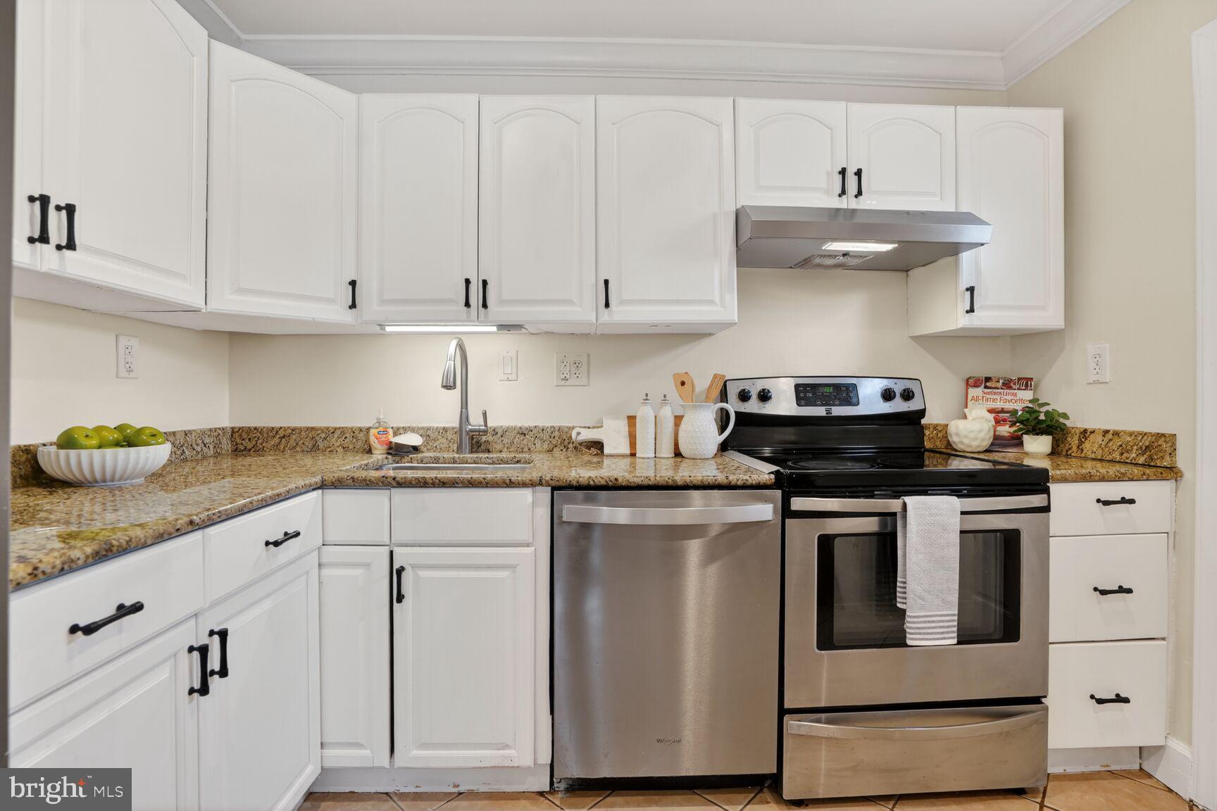 HERITAGE SQUARE - Residential Lease