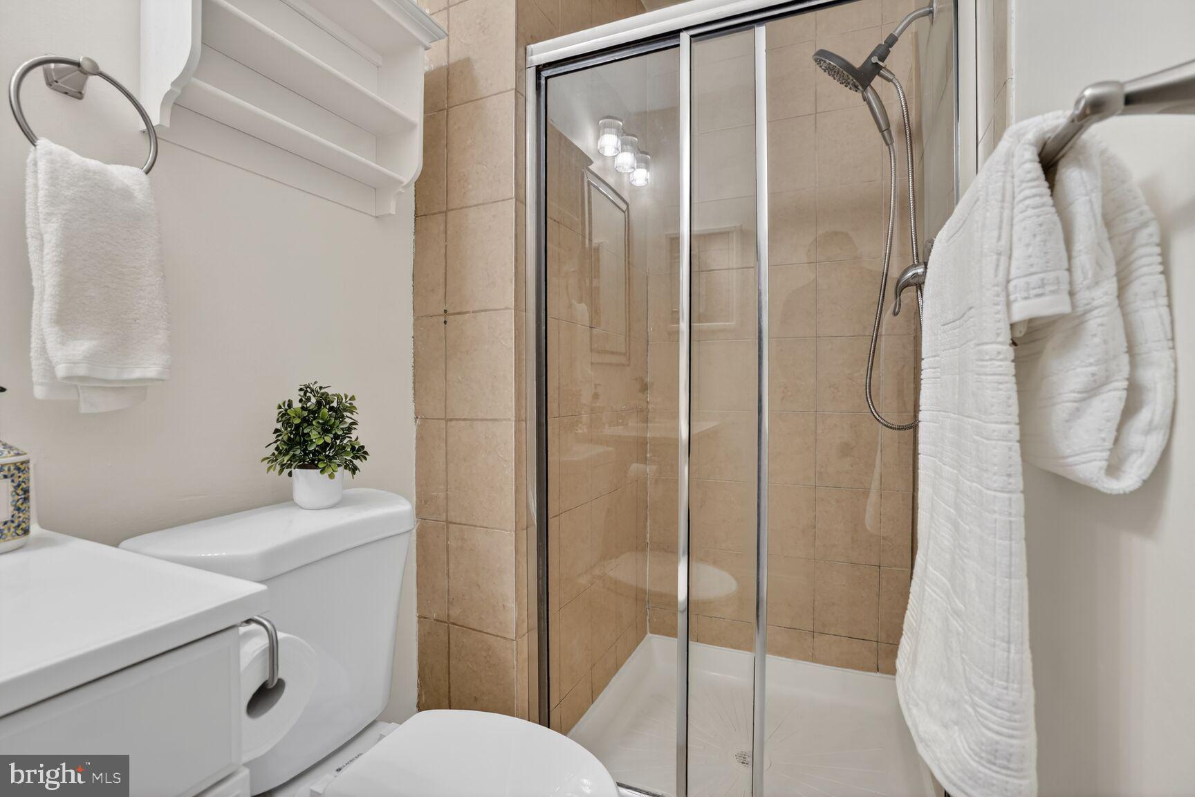 HERITAGE SQUARE - Residential Lease