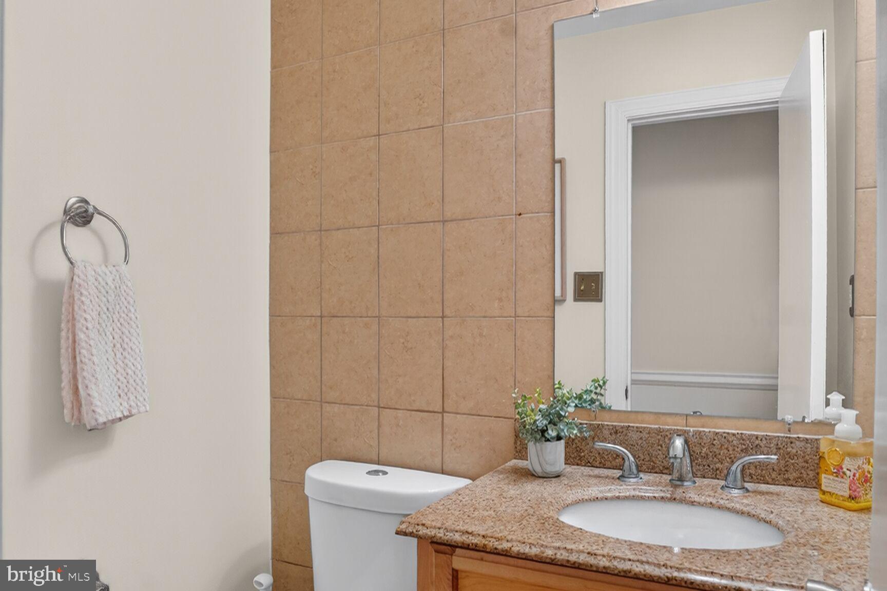 HERITAGE SQUARE - Residential Lease