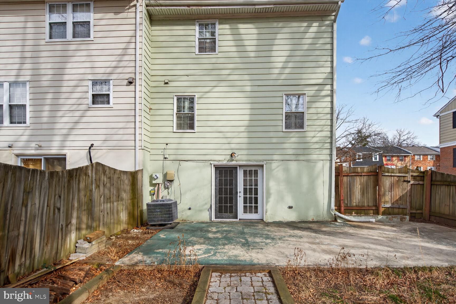 HERITAGE SQUARE - Residential Lease