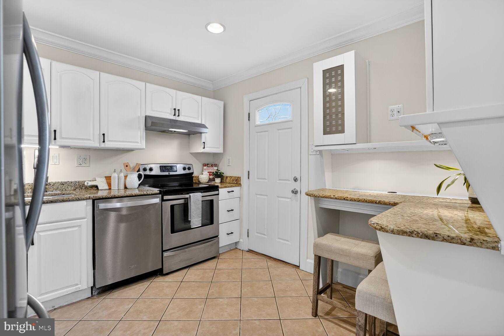 HERITAGE SQUARE - Residential Lease