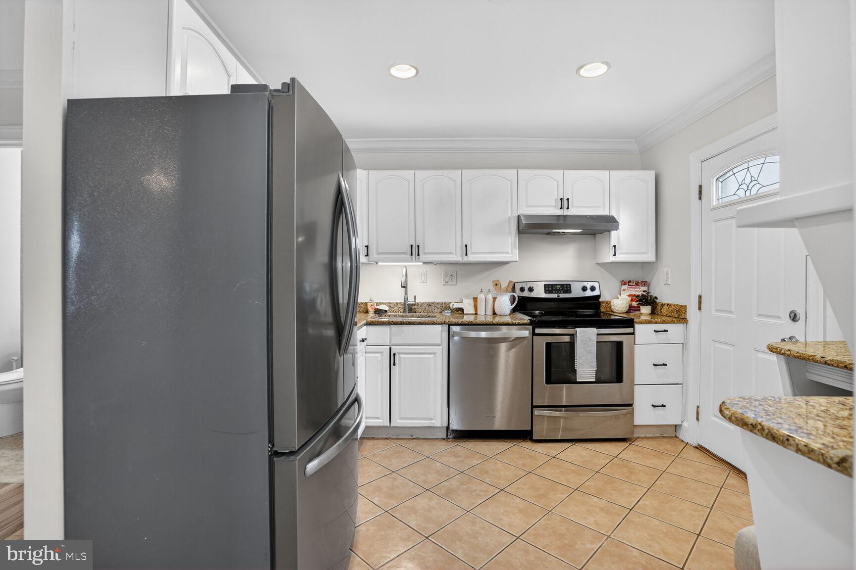 HERITAGE SQUARE - Residential Lease