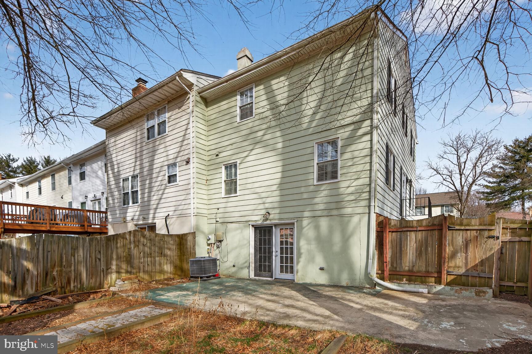 HERITAGE SQUARE - Residential Lease