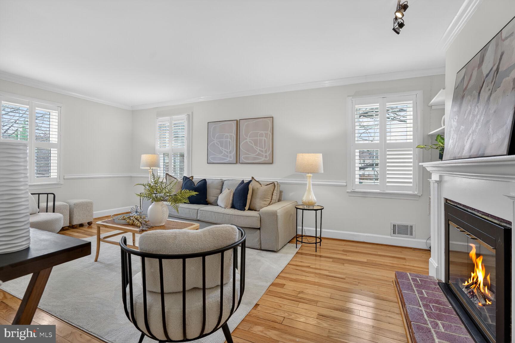 HERITAGE SQUARE - Residential Lease