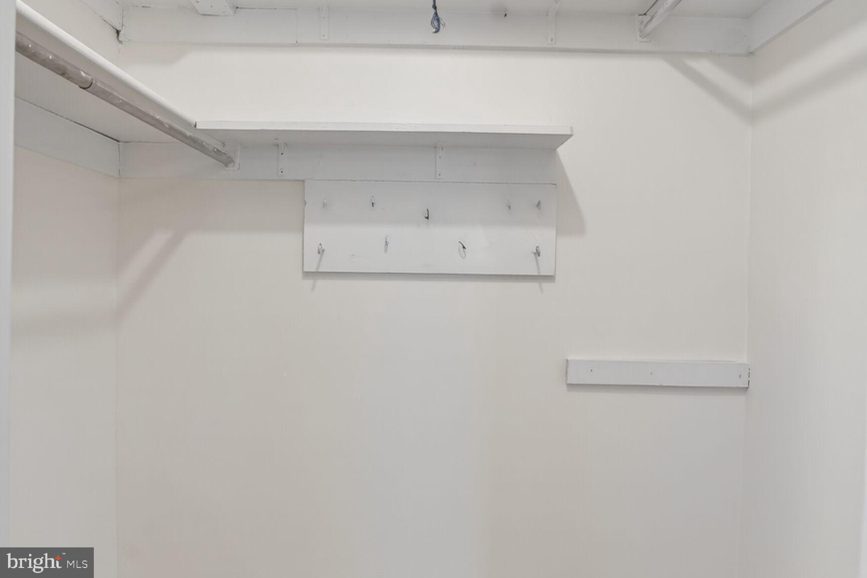 HERITAGE SQUARE - Residential Lease