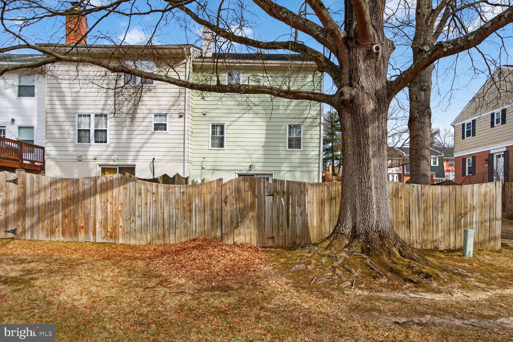 HERITAGE SQUARE - Residential Lease