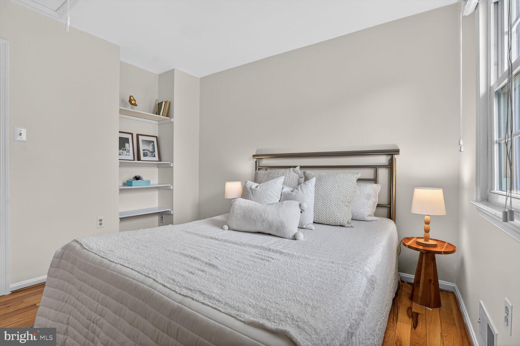 HERITAGE SQUARE - Residential Lease